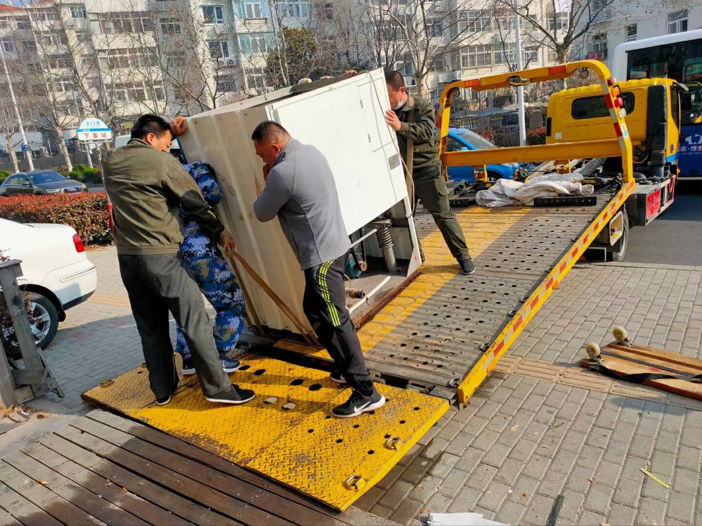 青島搬家公司工人現(xiàn)場(chǎng)加價(jià)的原因